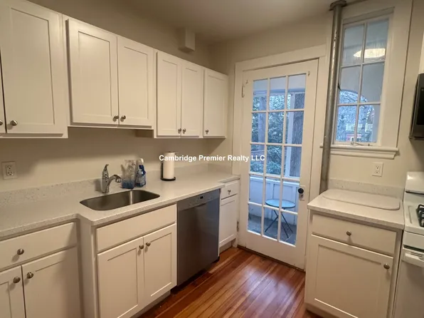 33 Concord Ave, Cambridge, MA