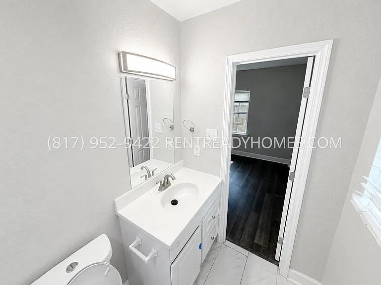 1621 Locust St — Photo 10
