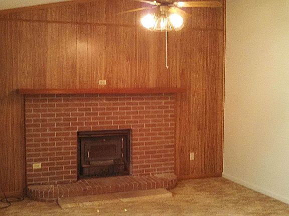 4-Living Room Fireplace-Stove