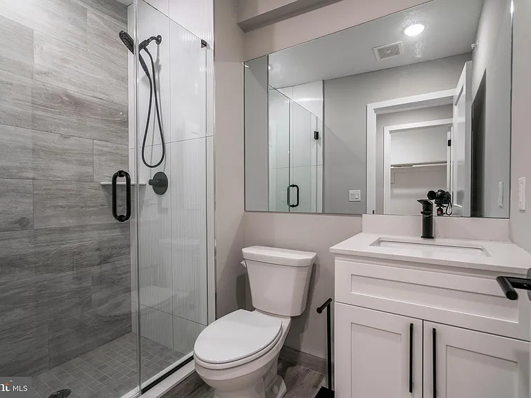 719 Dickinson St #2B — Photo 16