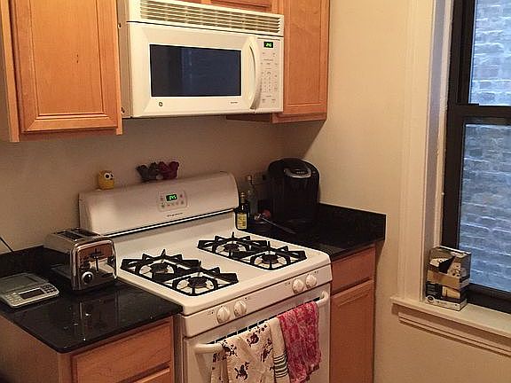 4th image of 2223 W Ainslie St #1