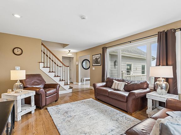 5th image of 57213 Sand Hill Ln