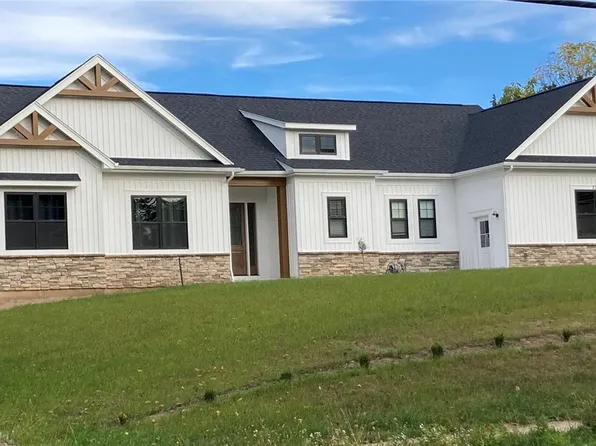 1202 Lake Point Dr, Webster, NY 14580