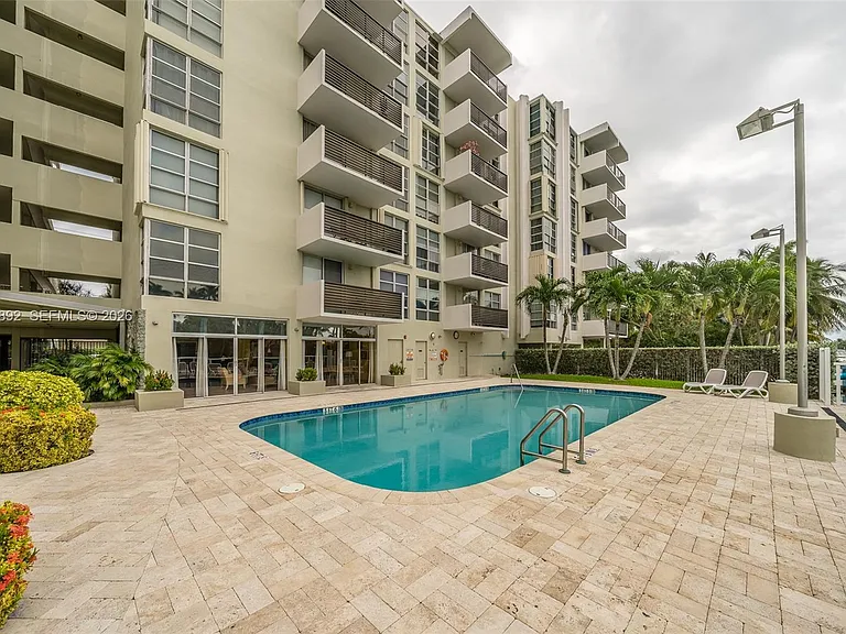 9800 W Bay Harbor Dr #308 — Photo 29