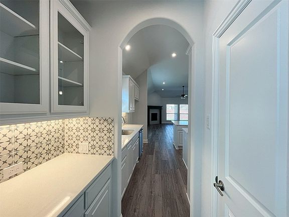 5th image of 1267 Lancaster Dr