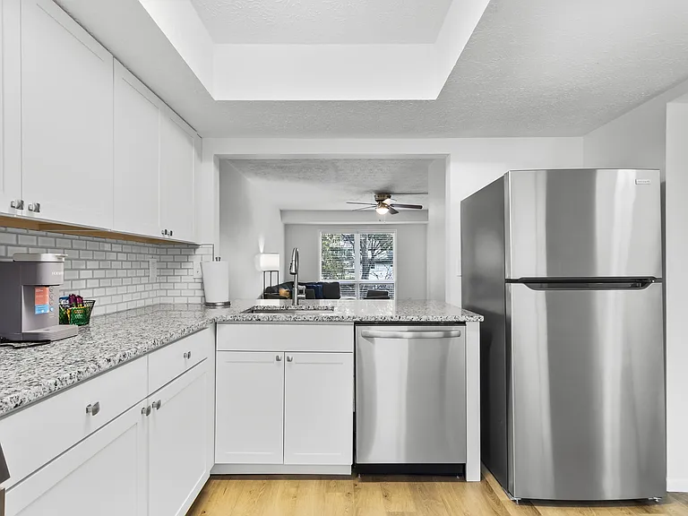 282 Randolph St — Photo 10