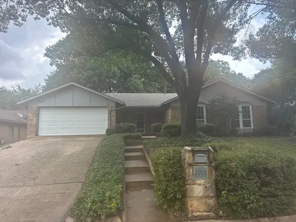 2203 Valleydale Dr, Arlington, TX 76013