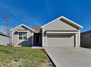 21715 North Rdg, Peculiar, MO 64078