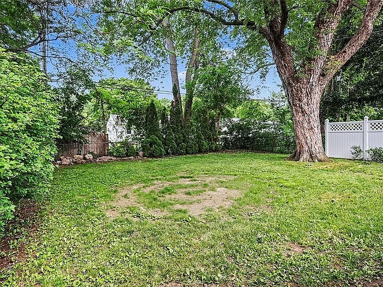 274 Newton Rd — Photo 20