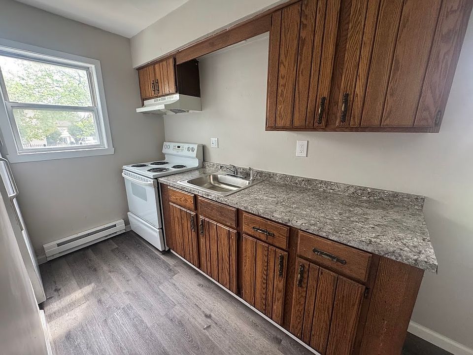 1st image of 307 Littleton Ave #1