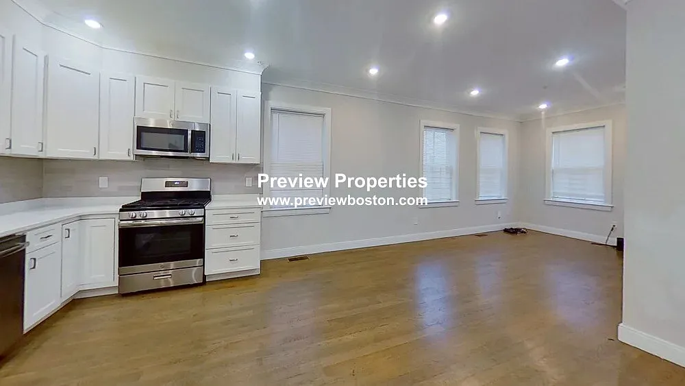 3 bed, 2.5 bath, 1500 sqft, $4,750 — Photo 3