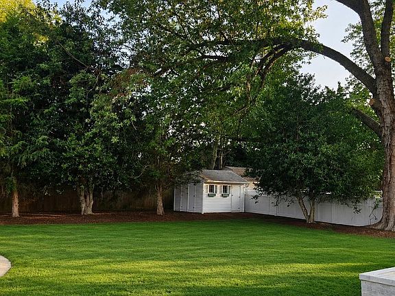4th image of 109 Sunset Dr
