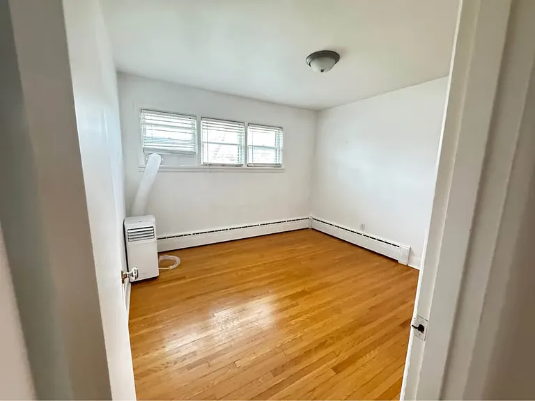 73 Eugenia St #UPPER LEVEL — Photo 20