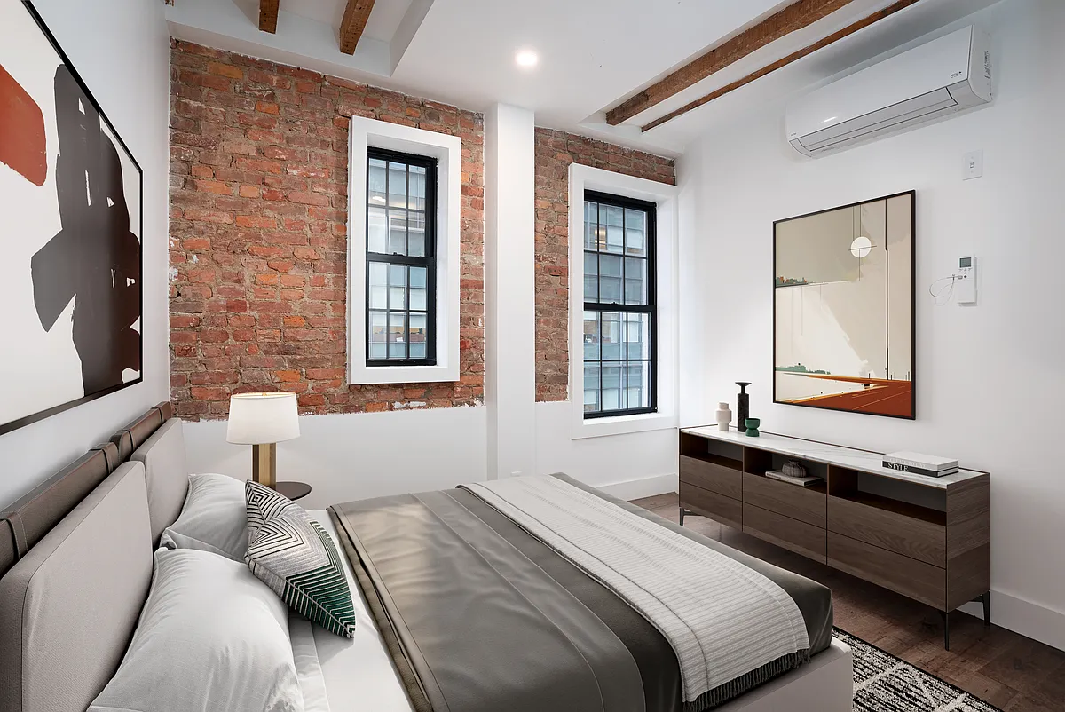 Building Photo - 152 W 49th St #2A