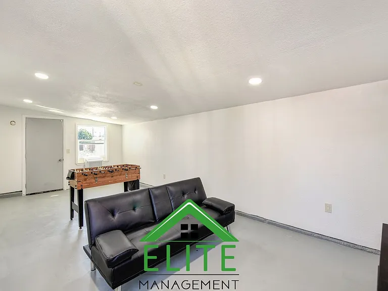898 Beardsley Dr — Photo 13