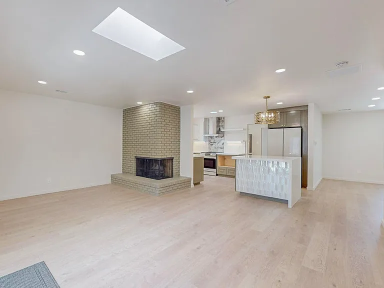 8005 Pickard Ave NE — Photo 20