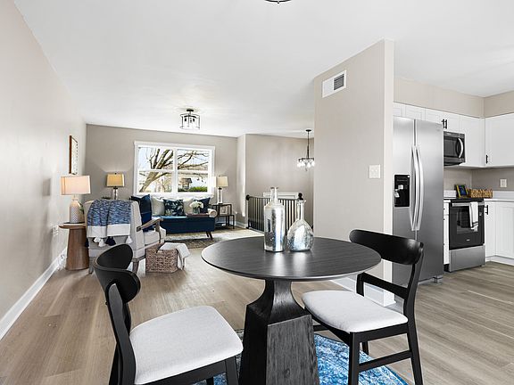 3rd image of 798 Cox Rd