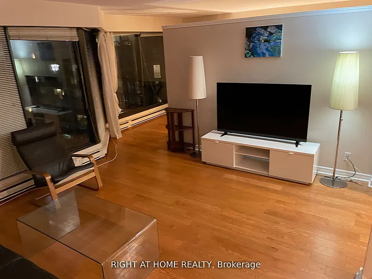 65 Harbour Sq #1907 — Photo 9