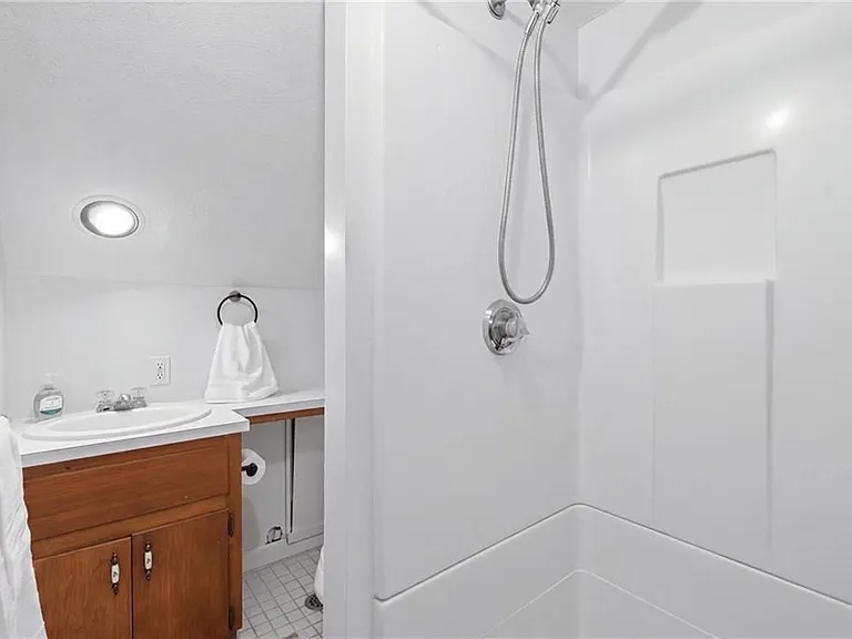 6 Lakewood Dr — Photo 36
