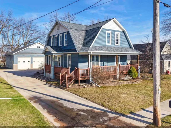 300 N Maple St, Black Creek, WI 54106