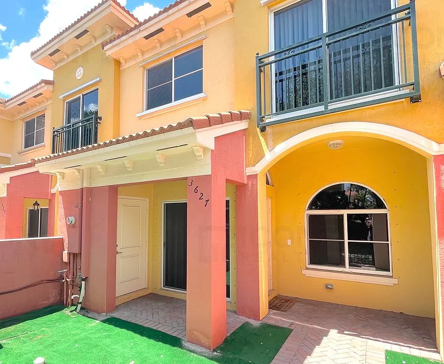 3627 NW 30th Ct