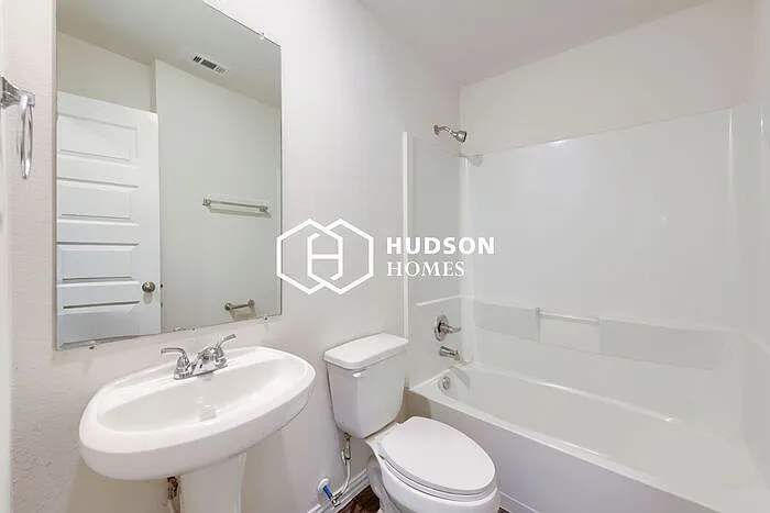 9743 Veyblum St #B — Photo 11