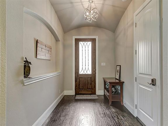 5th image of 2724 Cedar Elm Dr