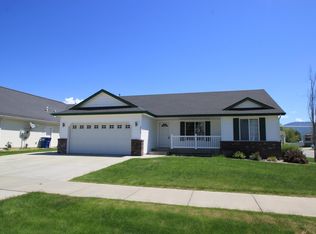 8872 N Fitzue Dr, Hayden Lake, ID 83835