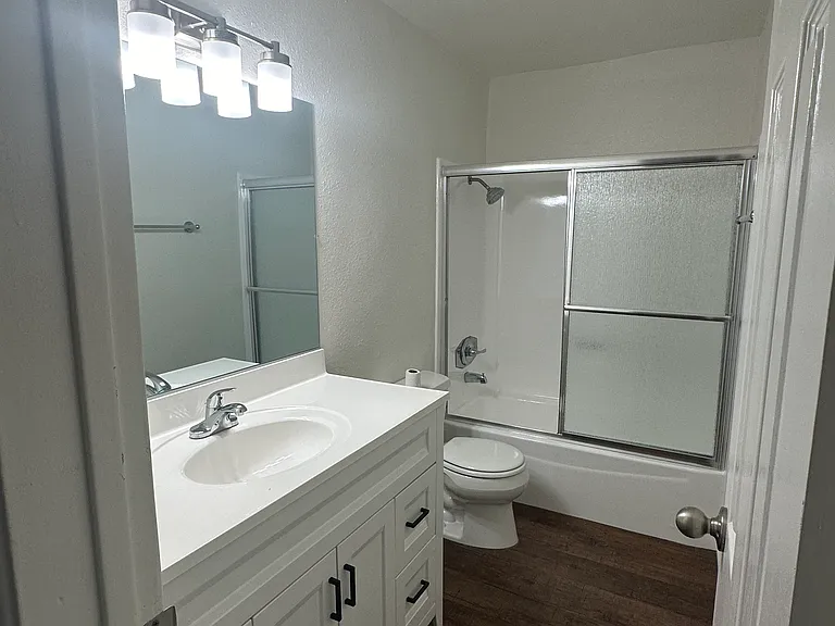 16205 Woodruff Ave — Photo 11