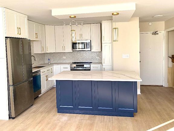 3rd image of 1460 Sandburg St #1605