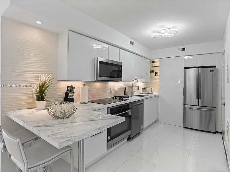 6770 Indian Creek Dr #5M — Photo 5