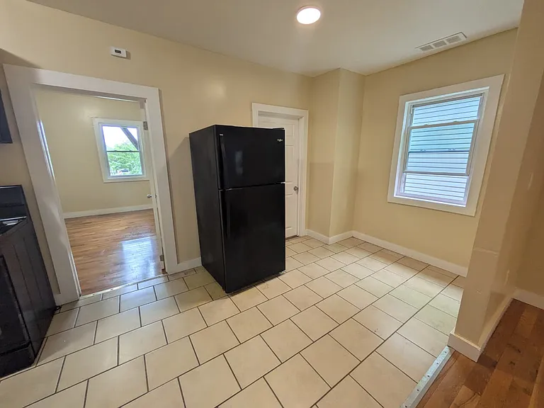 564 Howard Ave #2 — Photo 6