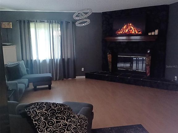 3rd image of 31 Freeland Ln