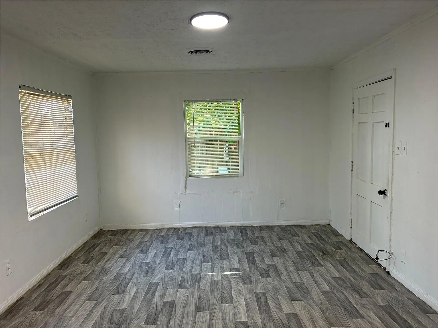 2 bed, 1.0 bath, 780 sqft, $1,140 — Photo 1