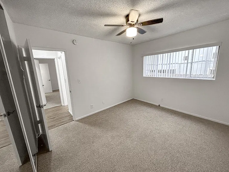 1246 Wellesley Ave #10 — Photo 13