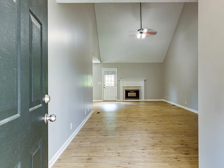 125 Grant Ct — Photo 4