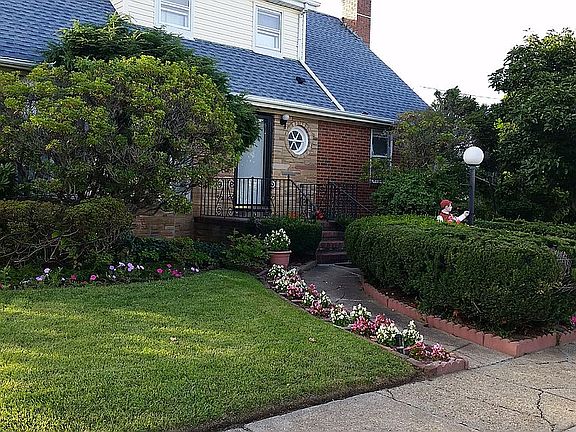 2nd image of 722 Crans St