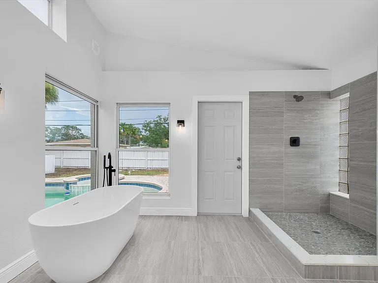 3811 Huntington St NE — Photo 20