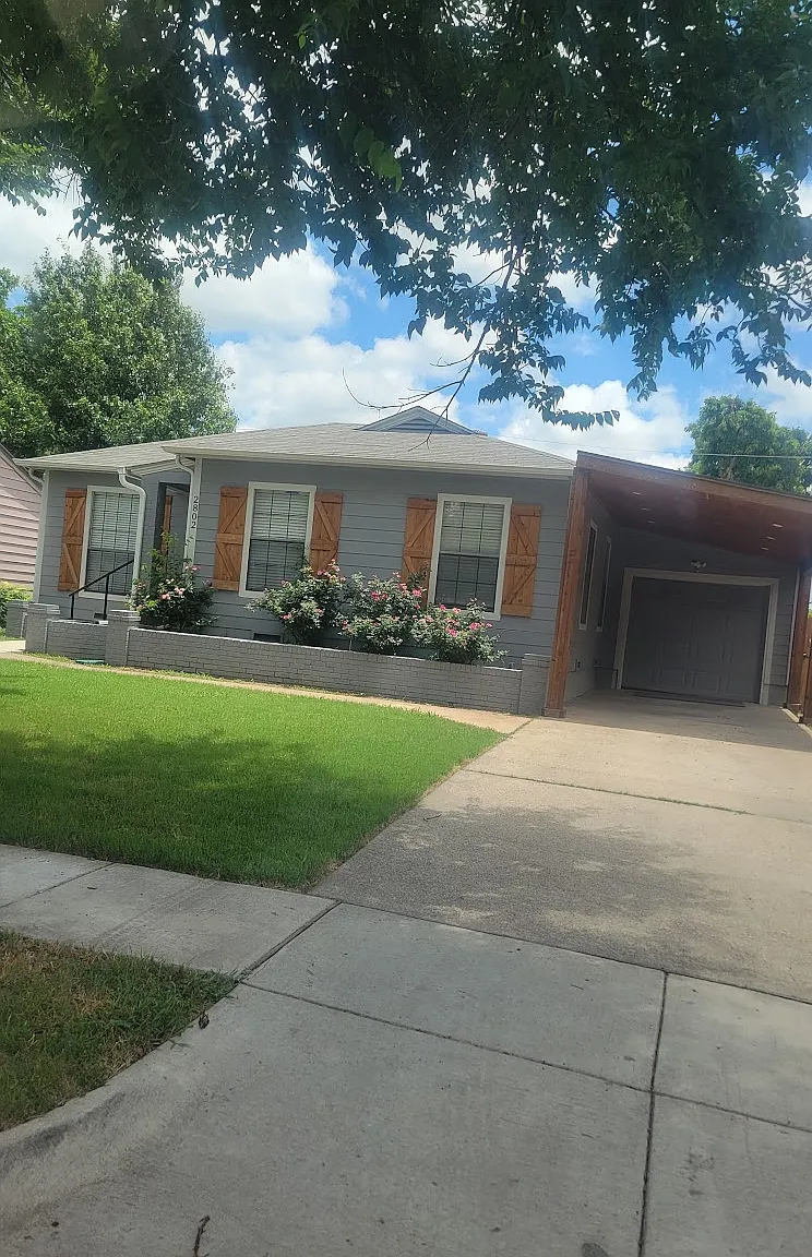 2 bed, 976 sqft, $2,300 — Photo 1