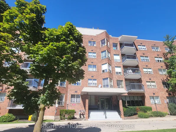300 Keats Way #505, Waterloo, ON N2L 6E6