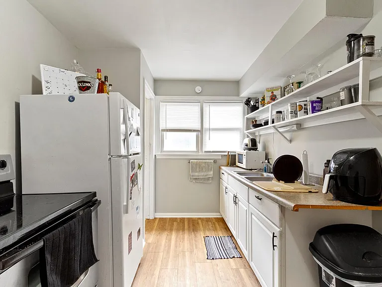 4354 Crittenden Ave — Photo 6
