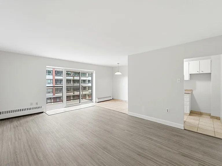 1223 Richmond St — Photo 7