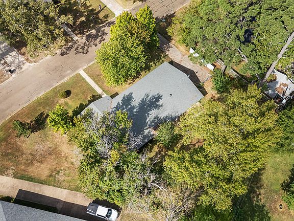 4th image of 14 Regency Dr
