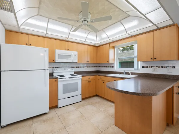 7077 Versailles, Pinellas Park, FL 33781