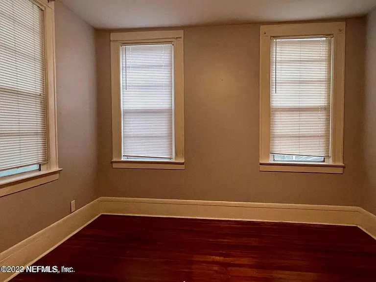2302 College St — Photo 13