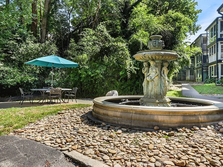 1445 Monroe Dr NE #C27 — Photo 2