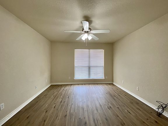 4th image of 1003 Brown Rock Dr
