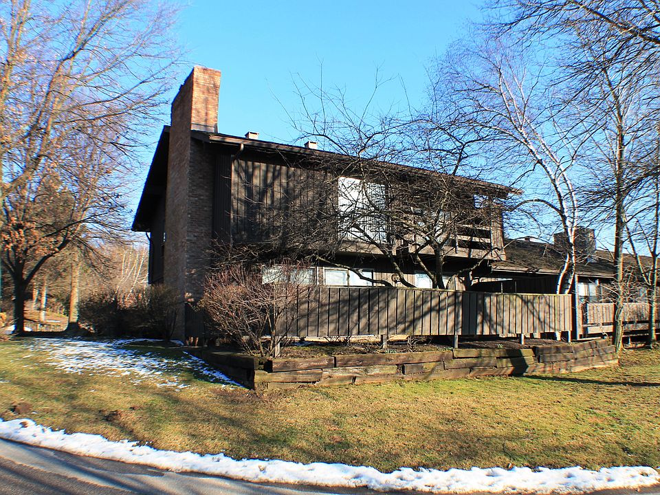 1st image of 42041 Heather Ln