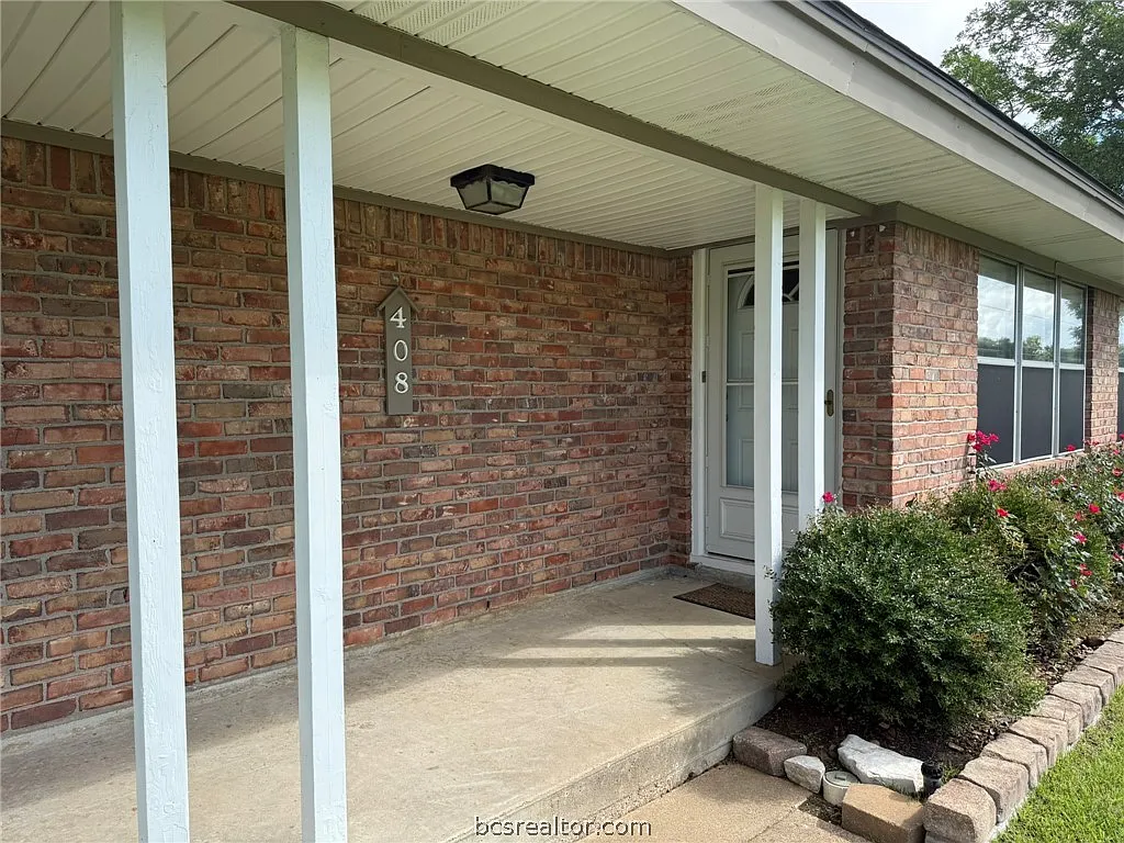 3 bed, 1280 sqft, $1,850 — Photo 3