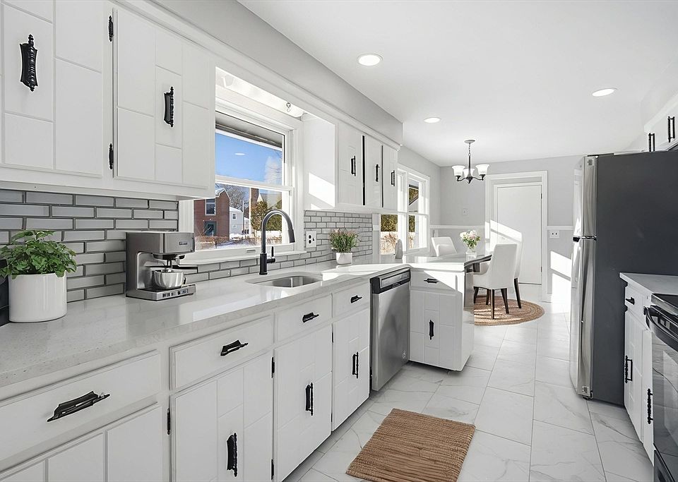 1st image of 87 Clarendon Ave